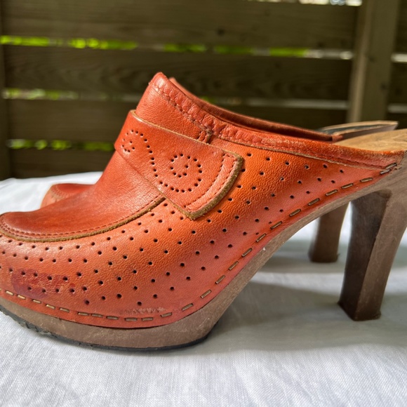 Vintage 1970s Clog in Rust - Picture 3 of 5